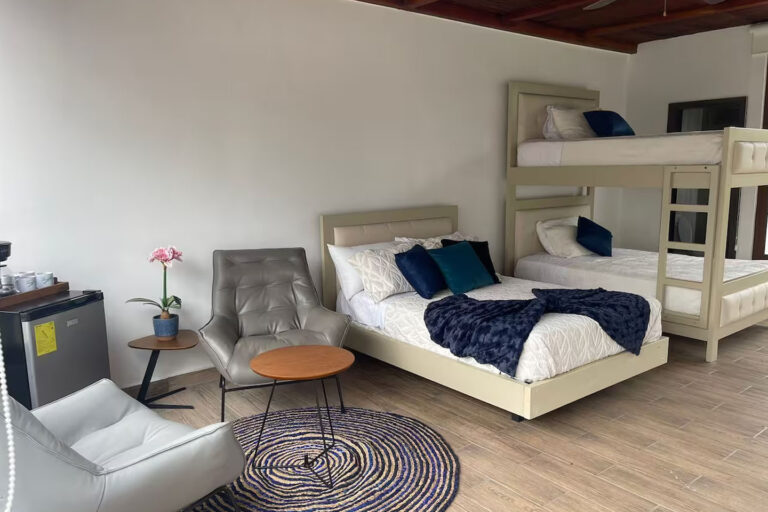 Taytacha_Room 6